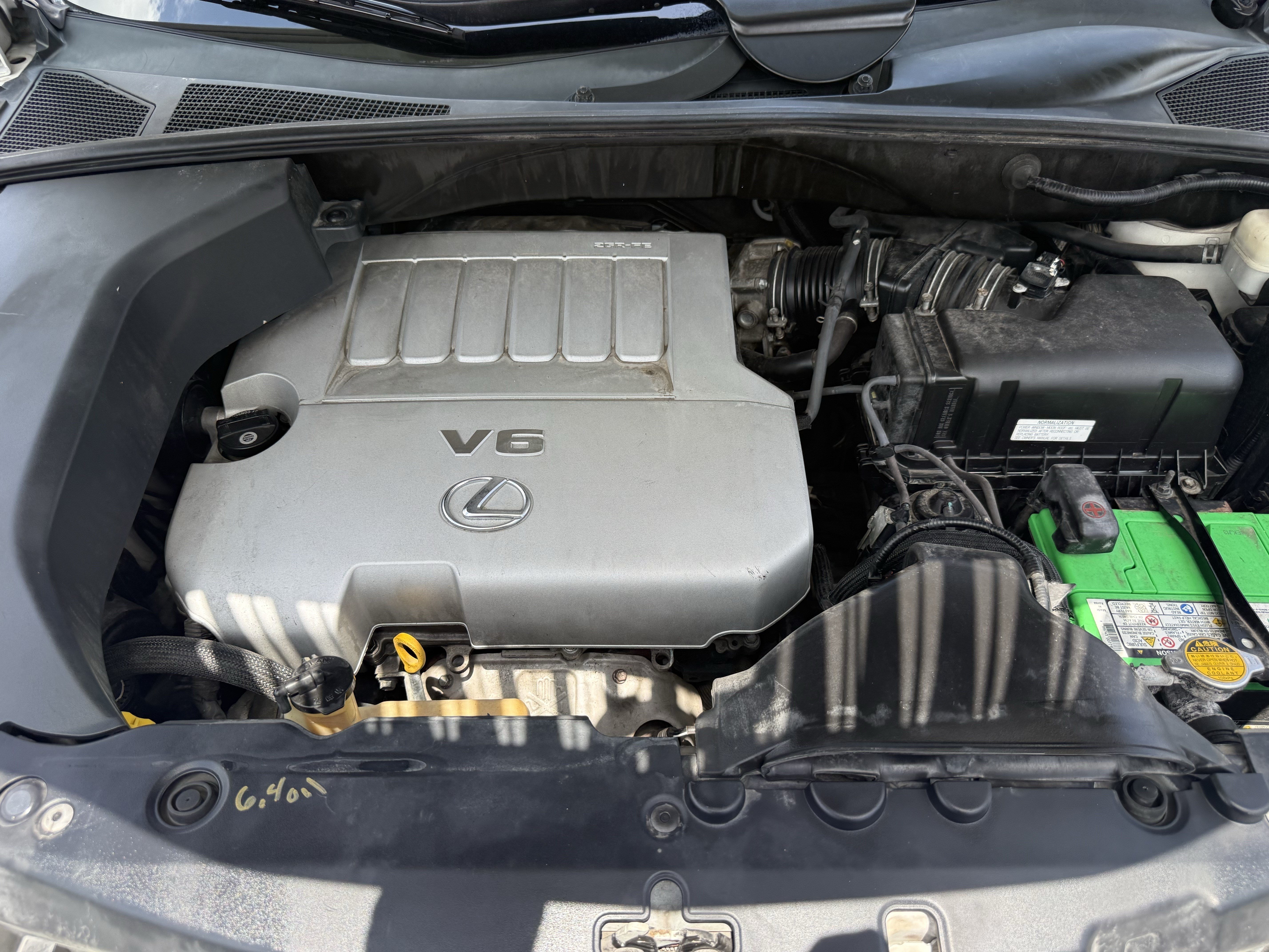Used 2008 White Lexus  image 30