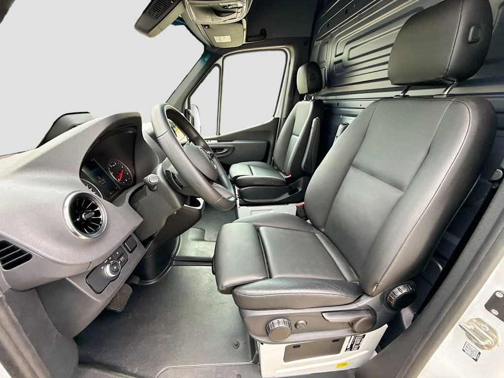 Used 2025 White Mercedes-Benz Cargo 144 WB image 20