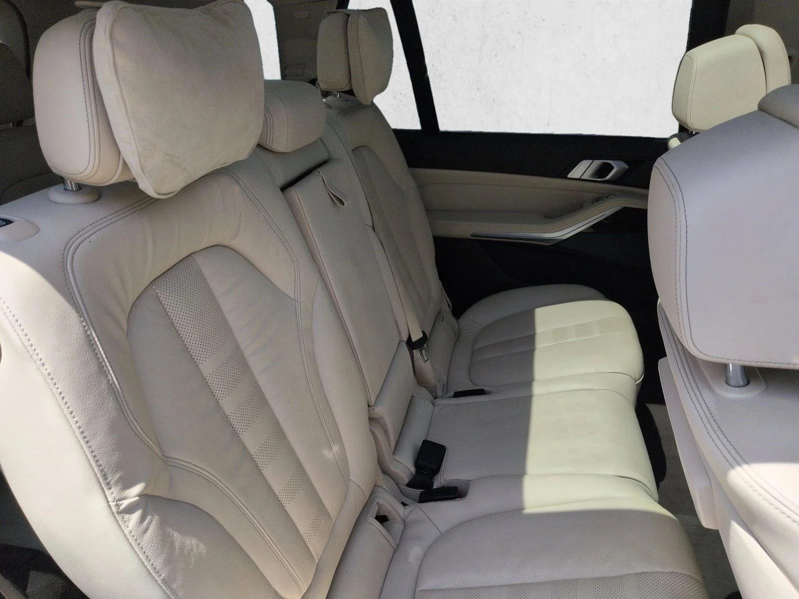 Used 2019 Mineral White Metallic BMW xDrive40i image 21