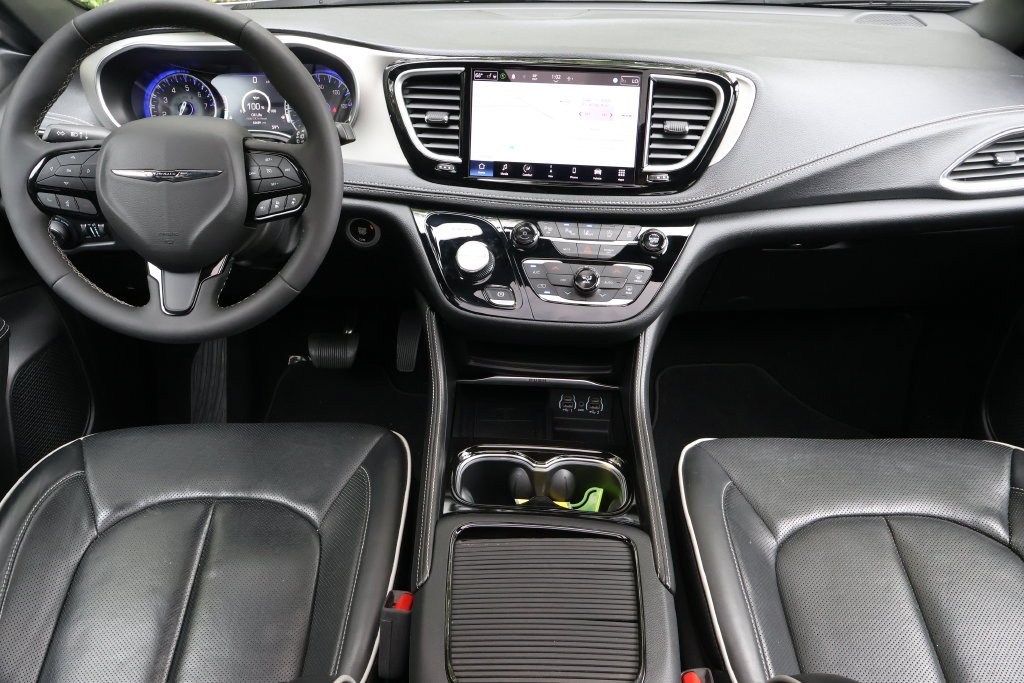 2024 Chrysler Pacifica Limited - Photo 16