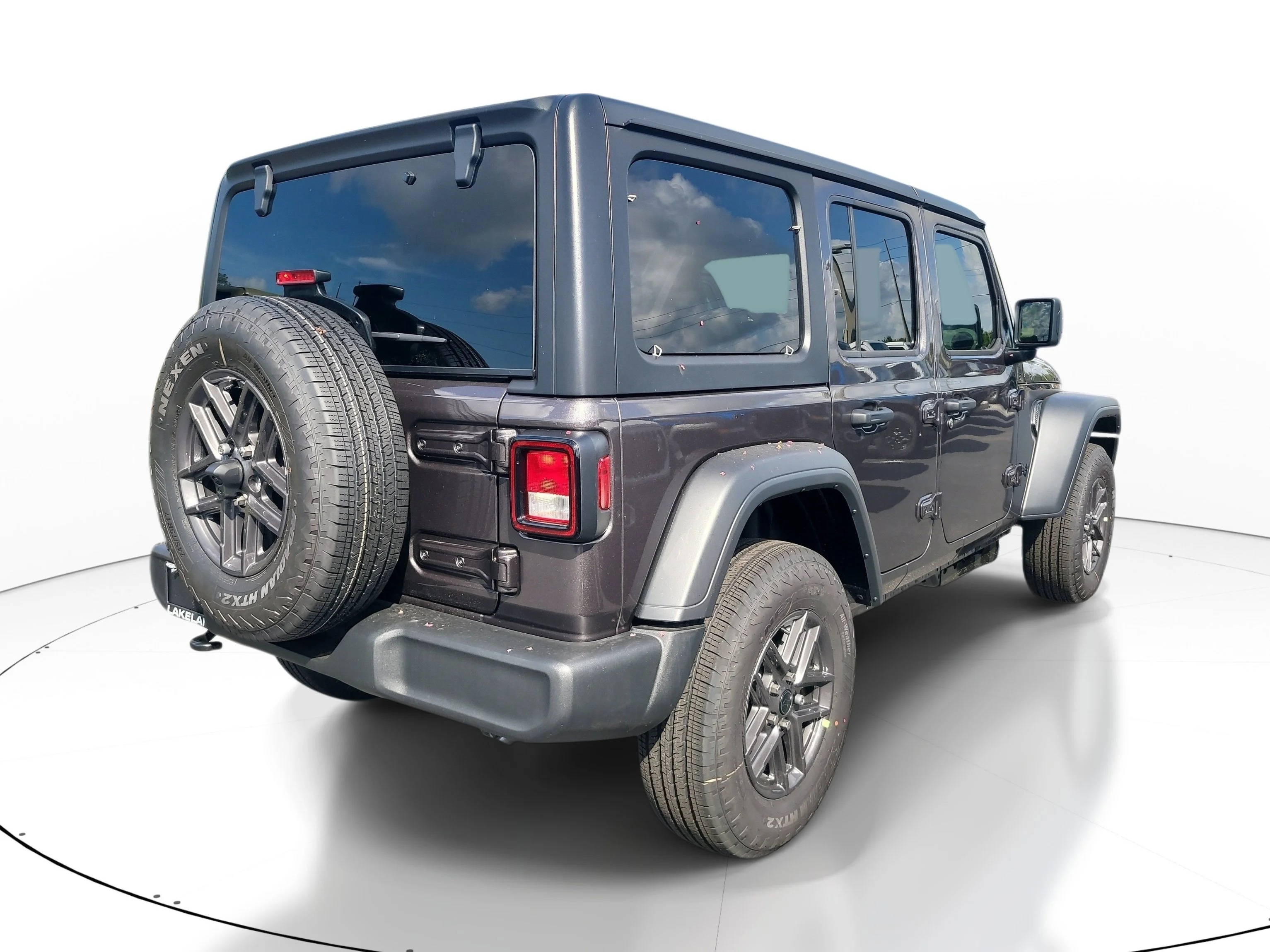 New 2026 Granite Crystal Metallic Clearcoat Jeep Sport S image 6