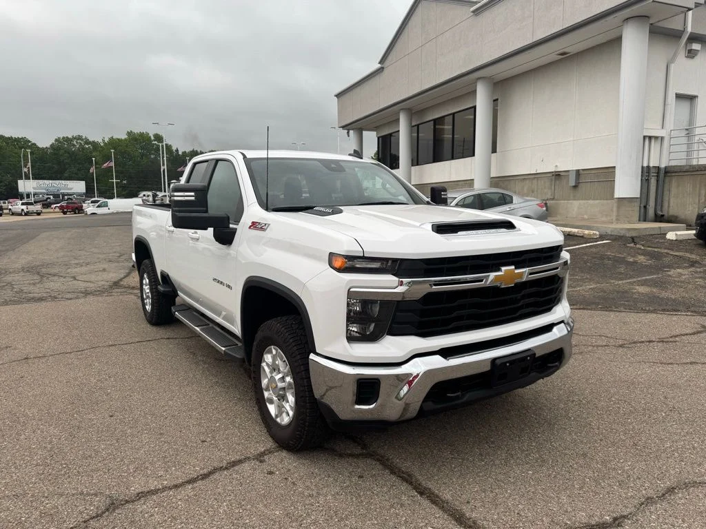 2024 Chevrolet Silverado HD LT 4WD Double Cab Standard Box's photo