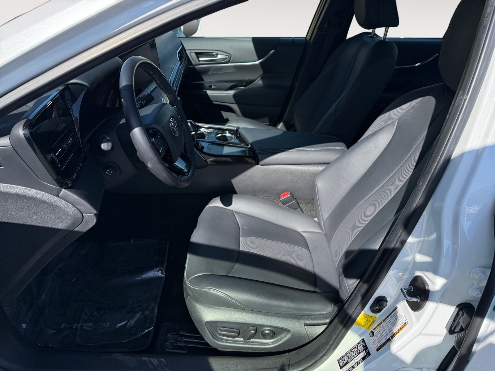 Used 2021 White Toyota XLE image 10