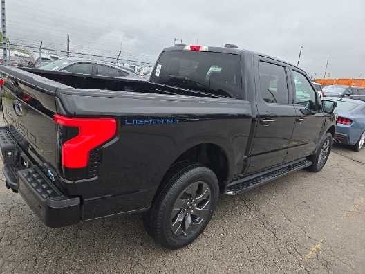 Used 2023 Agate Black Metallic Ford XLT image 4