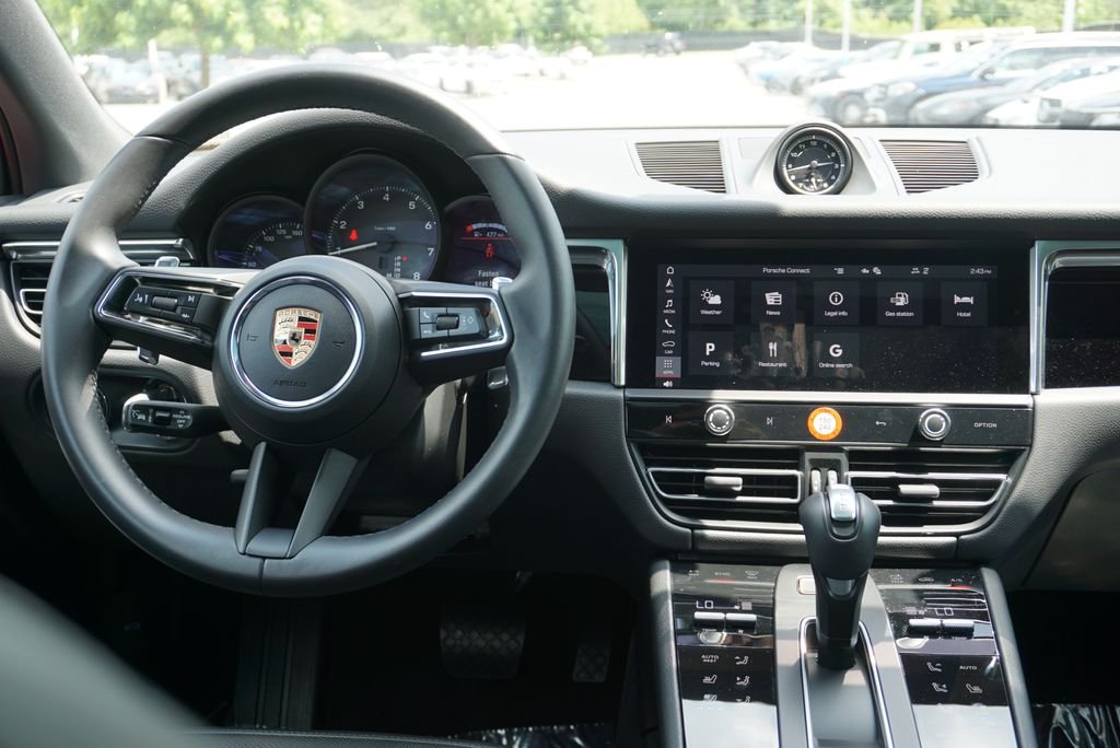 2025 Porsche Macan Base - Photo 18