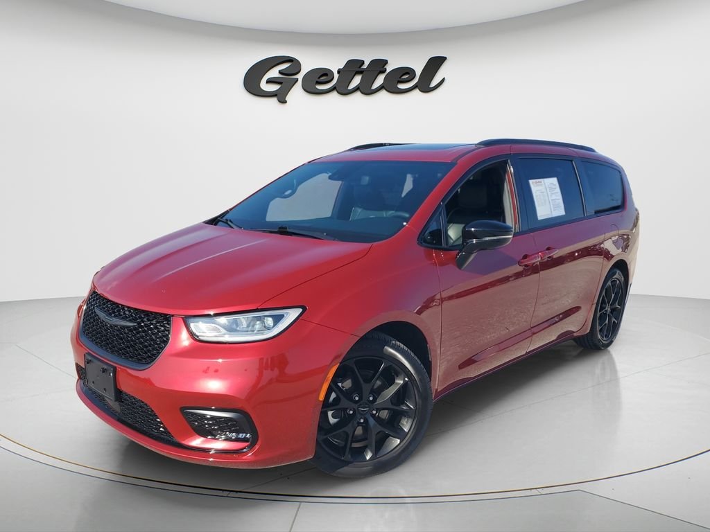 2025 Chrysler Pacifica Limited's photo