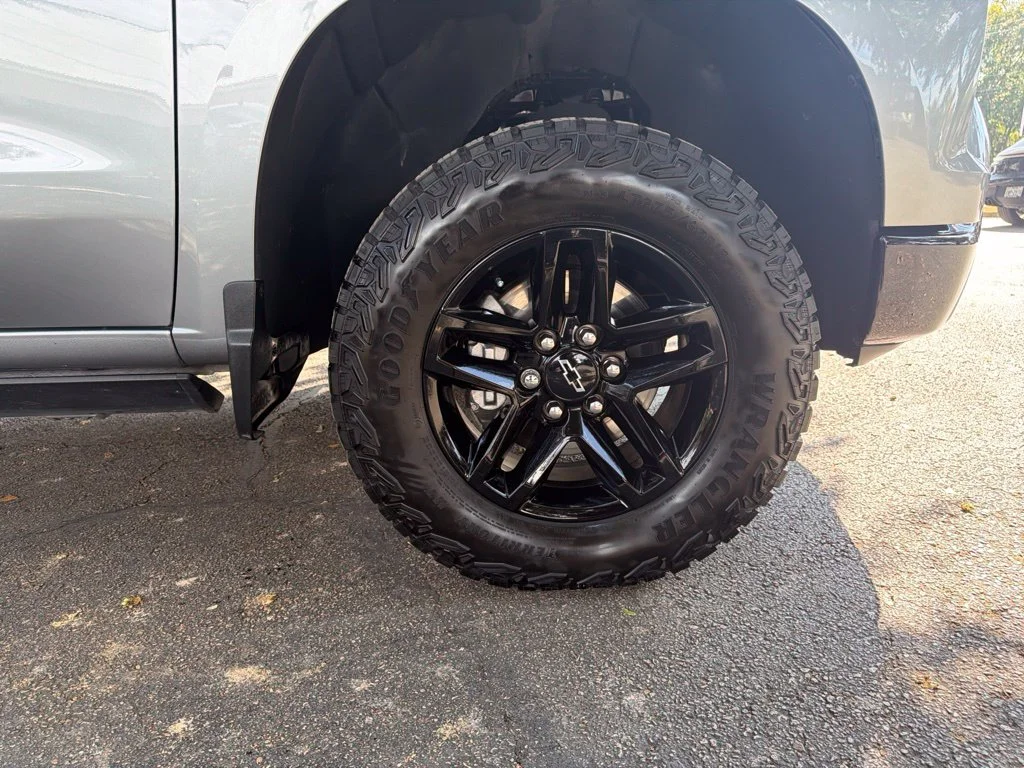 Used 2025 Gray Chevrolet LT Trail Boss image 9