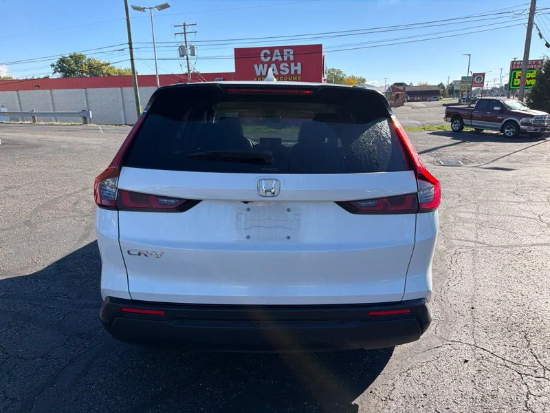 Used 2024 White Honda EX-L image 6