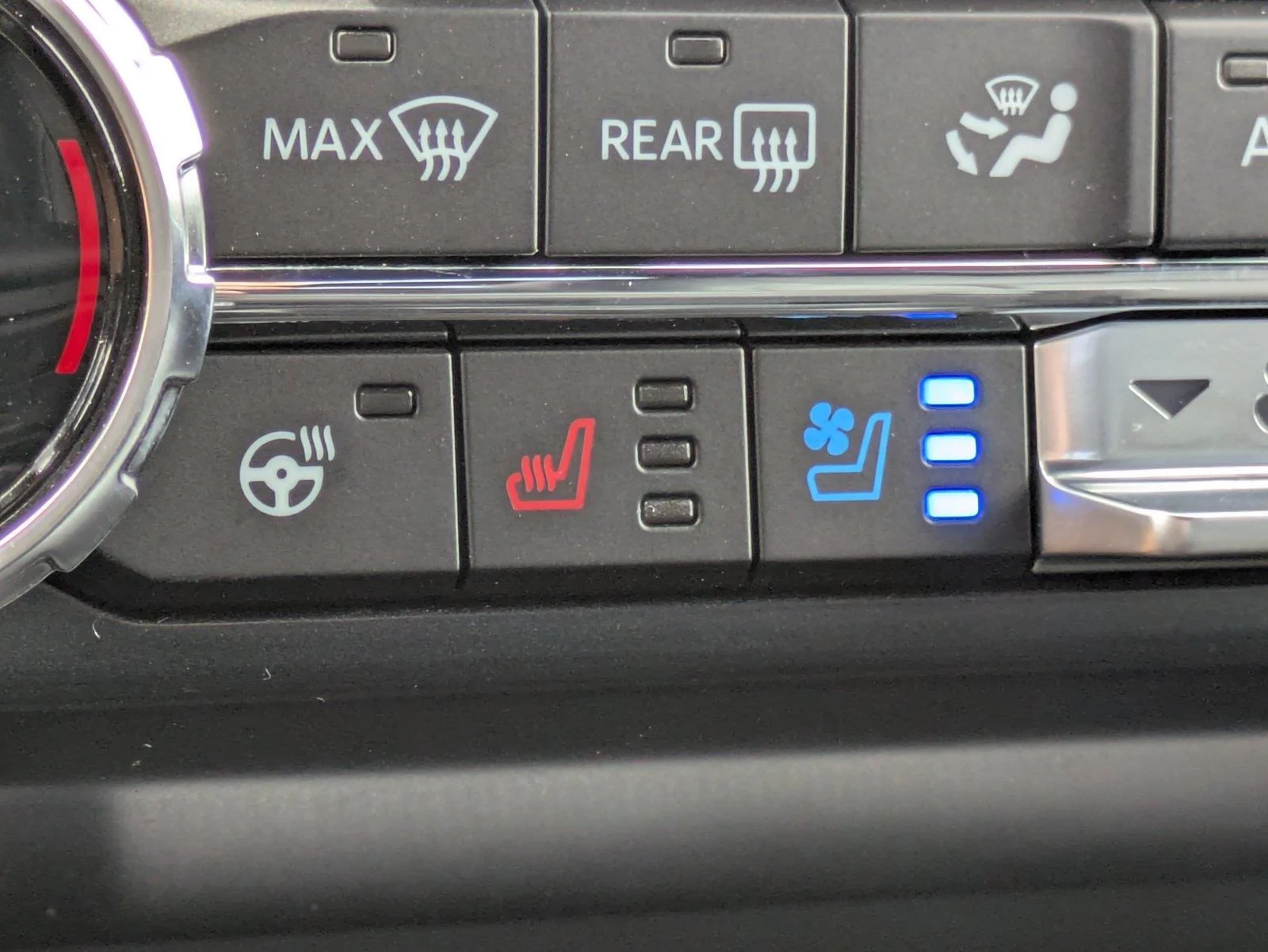 New 2026 Carbonized Gray Metallic Ford Lariat® image 26