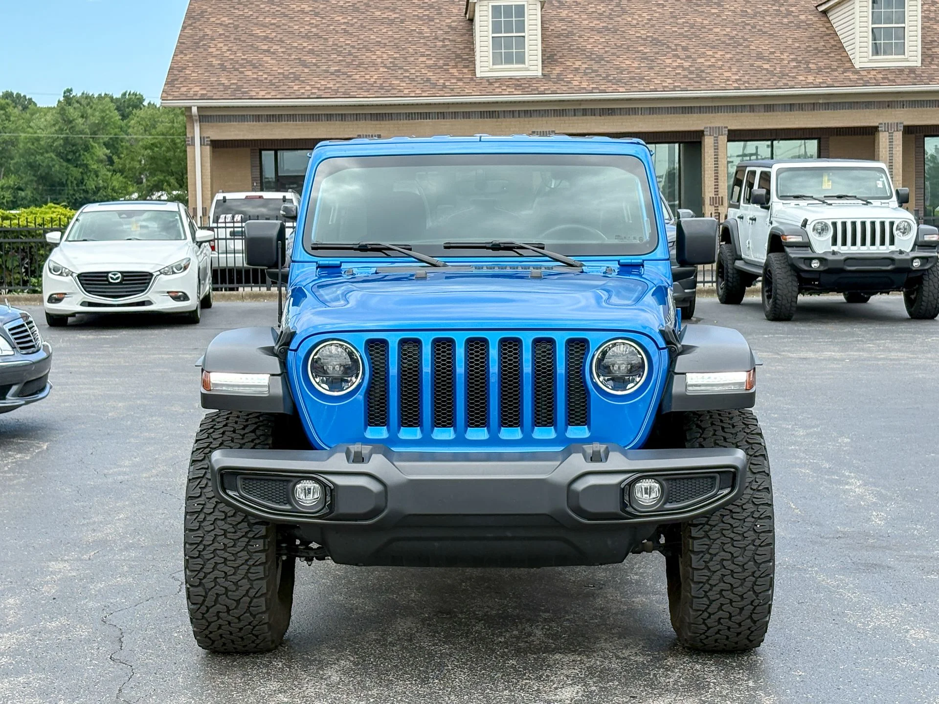 Used 2023 Blue Jeep High Tide image 3