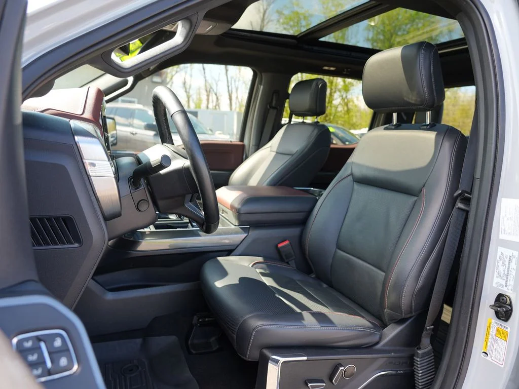 Used 2023  Ford Lariat image 12