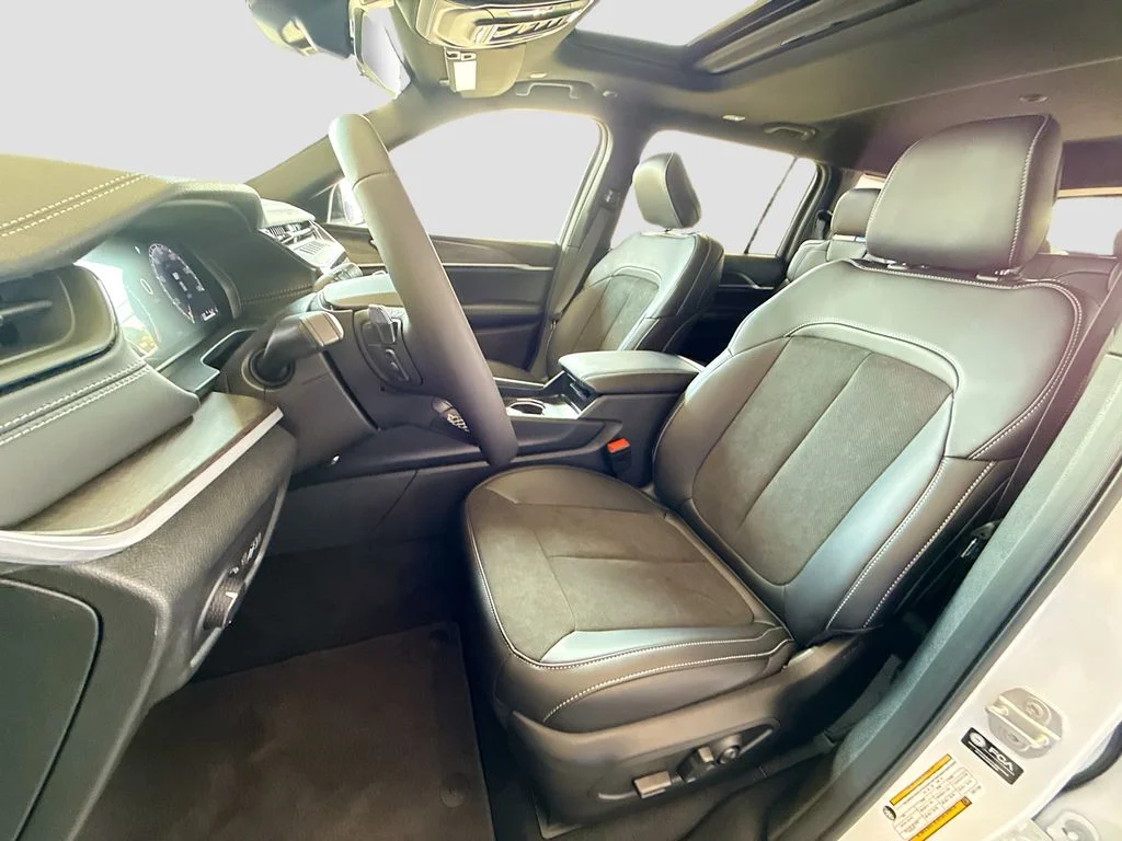 New 2026 Bright White Clearcoat Jeep Laredo Altitude image 13