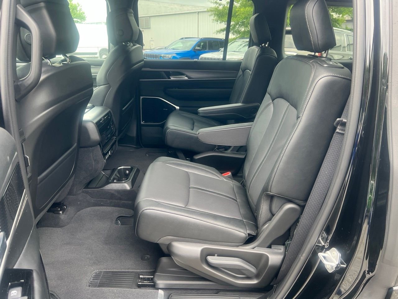 New 2026 High Gloss Black Exterior Paint Jeep Limited Reserve image 15