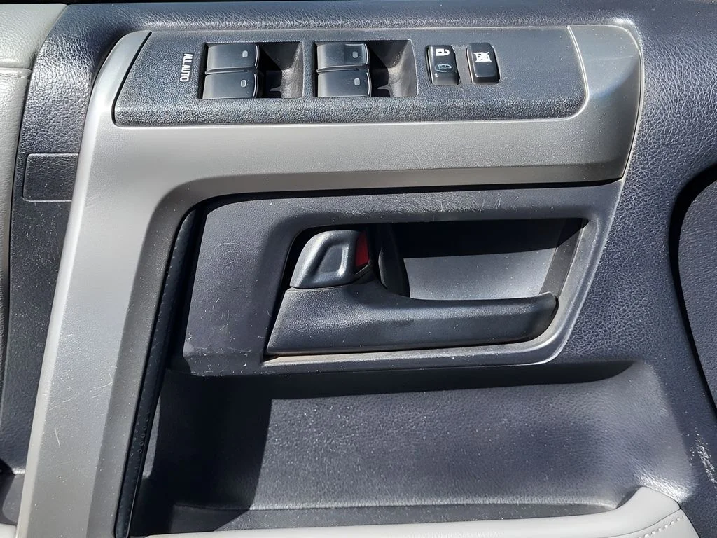 Used 2013 Classic Silver Metallic Toyota SR5 image 16