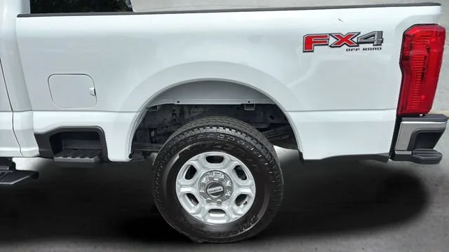 Used 2025  Ford XL image 33