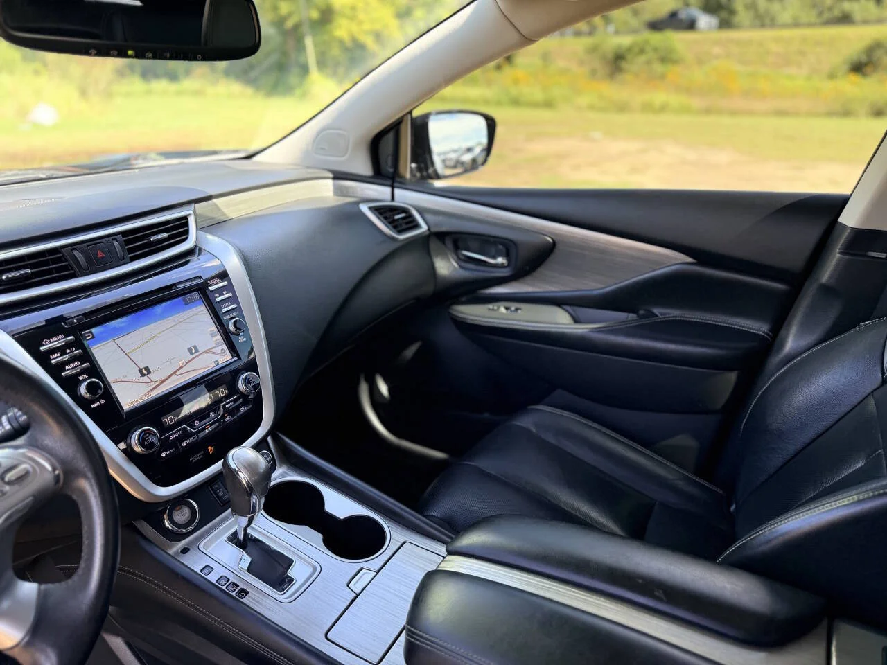 Used 2016 Black Nissan SL 4dr SUV image 14