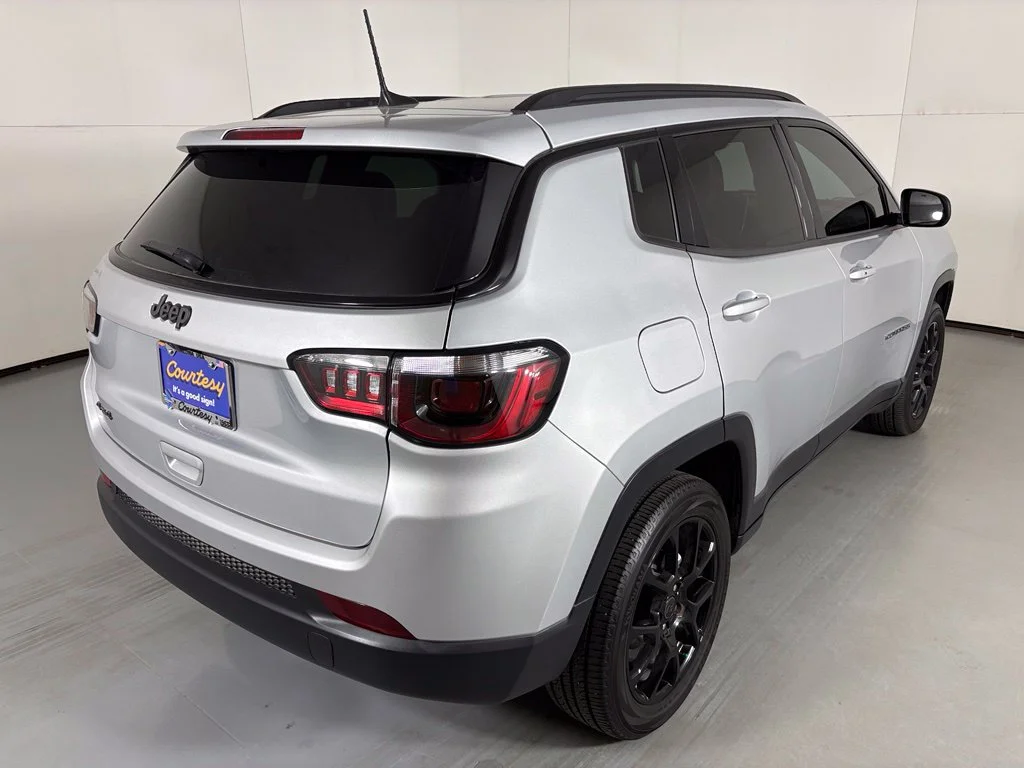 Used 2025 Silver Jeep Latitude image 8