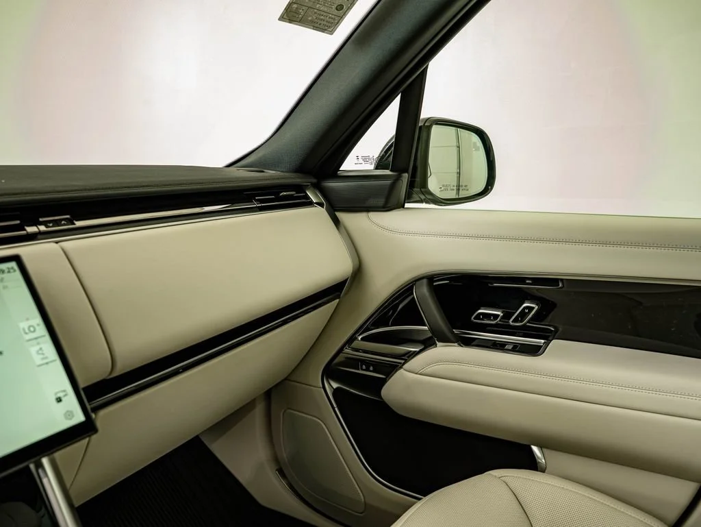 New 2026 Icy White Satin Land Rover SE image 27