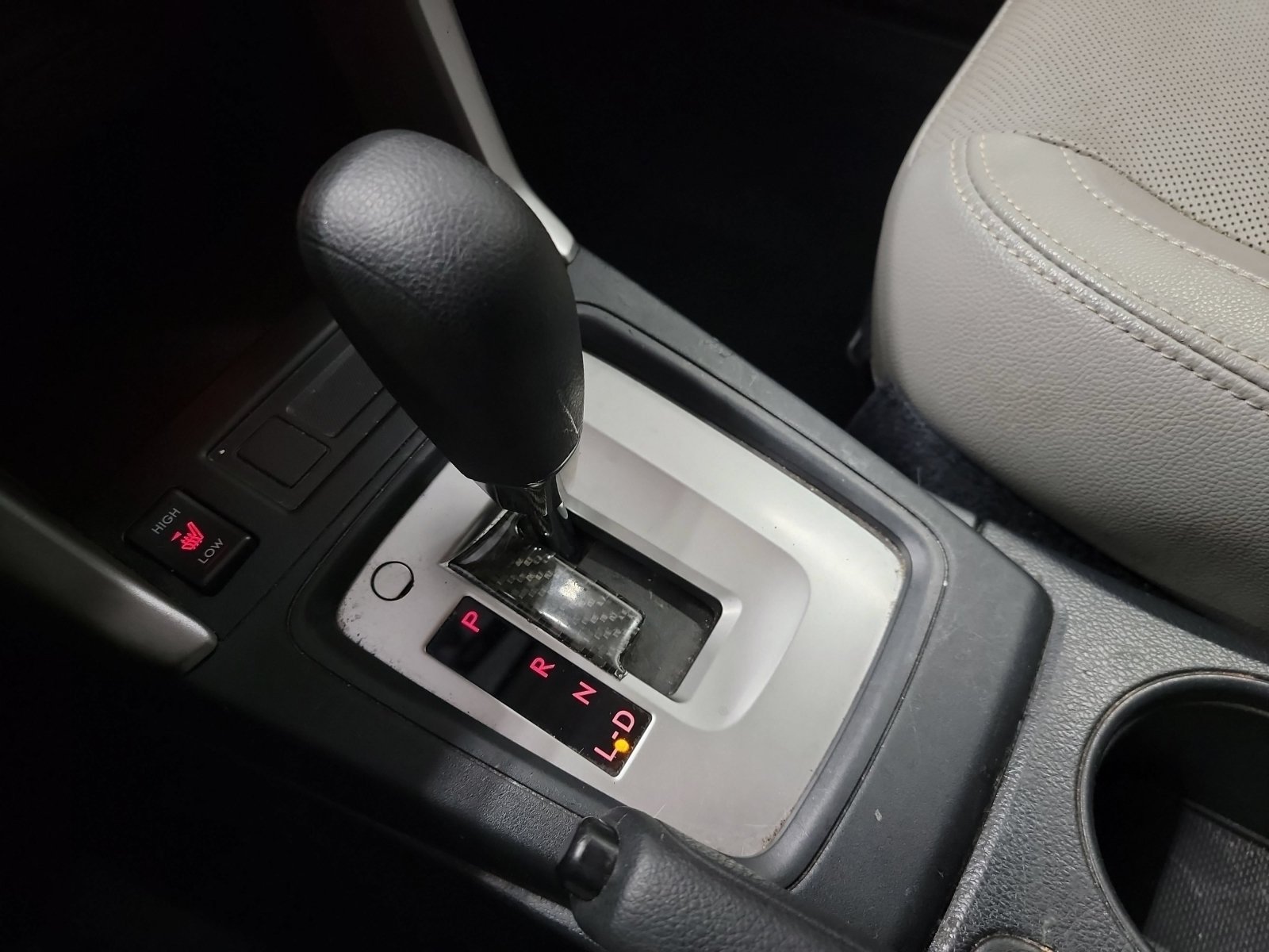 Used 2015 Dark Gray Metallic Subaru 2.5i Premium image 26