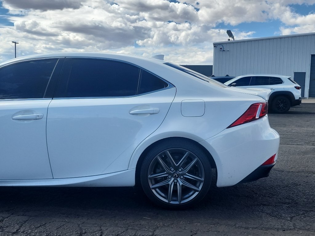 Used 2015 Starfire Pearl Lexus  image 9