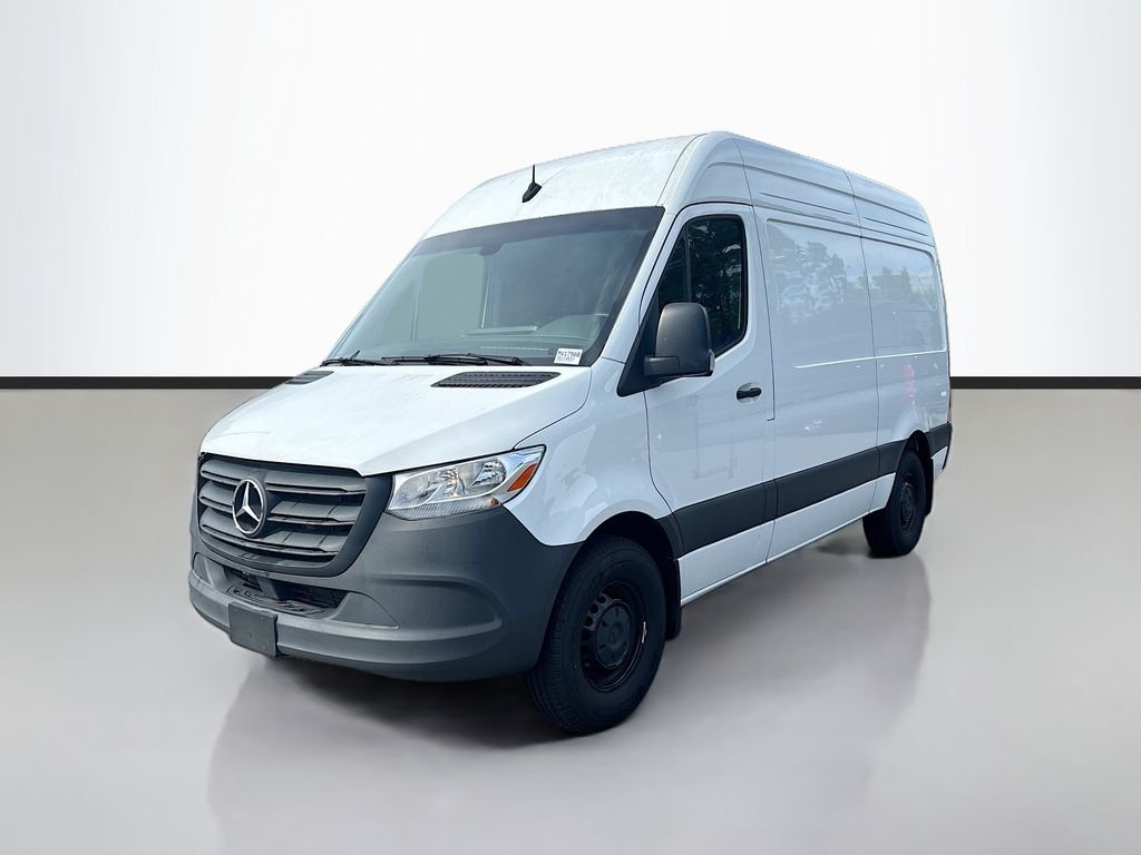 Used 2024  Mercedes-Benz Cargo 144 WB image 7