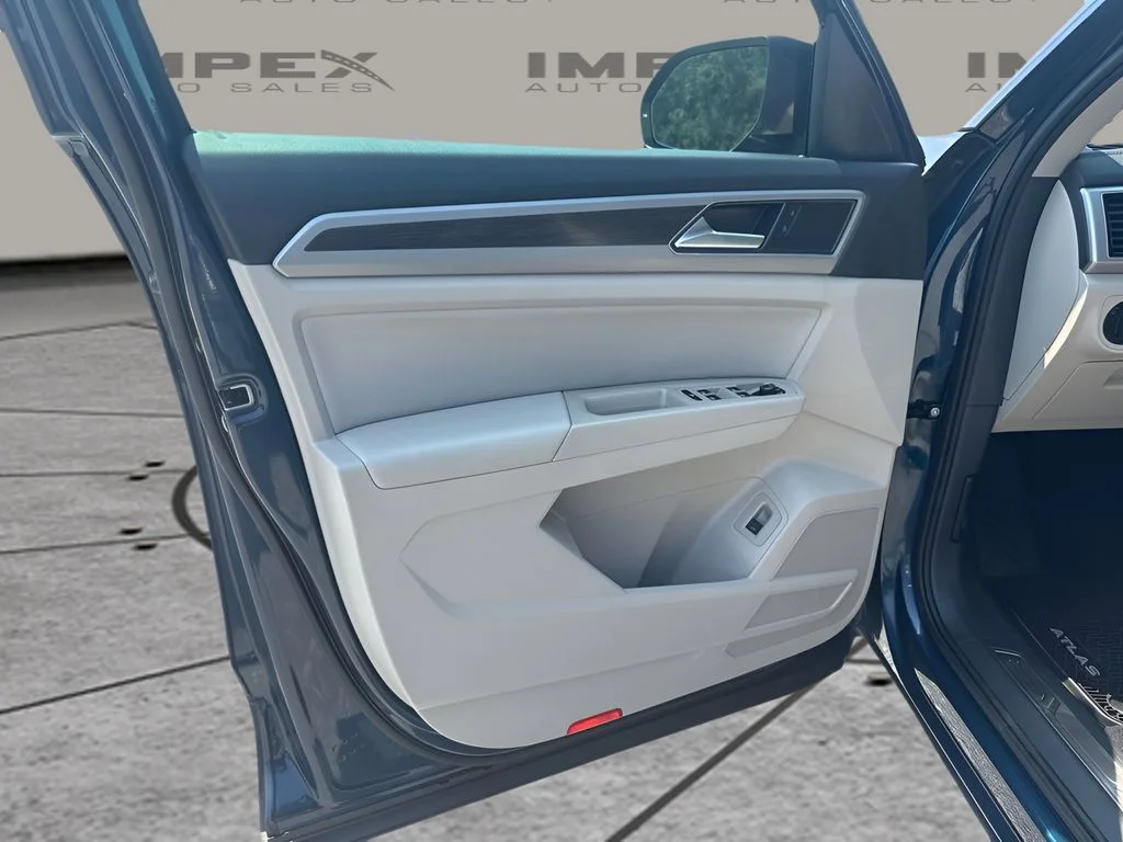 Used 2019  Volkswagen SEL image 16