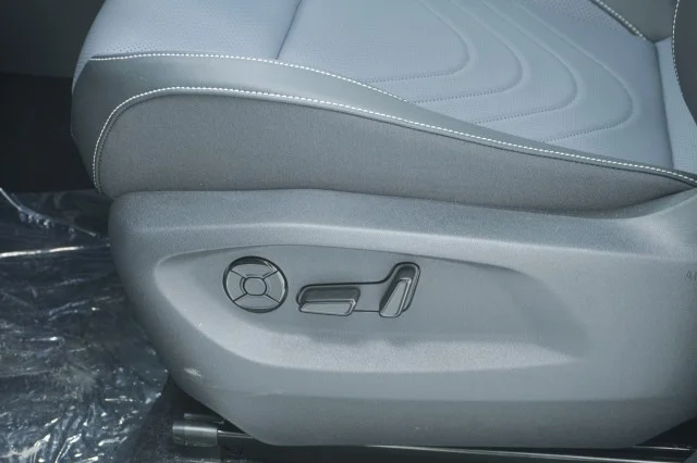New 2026 Pure White Volkswagen 2.0T SE image 16