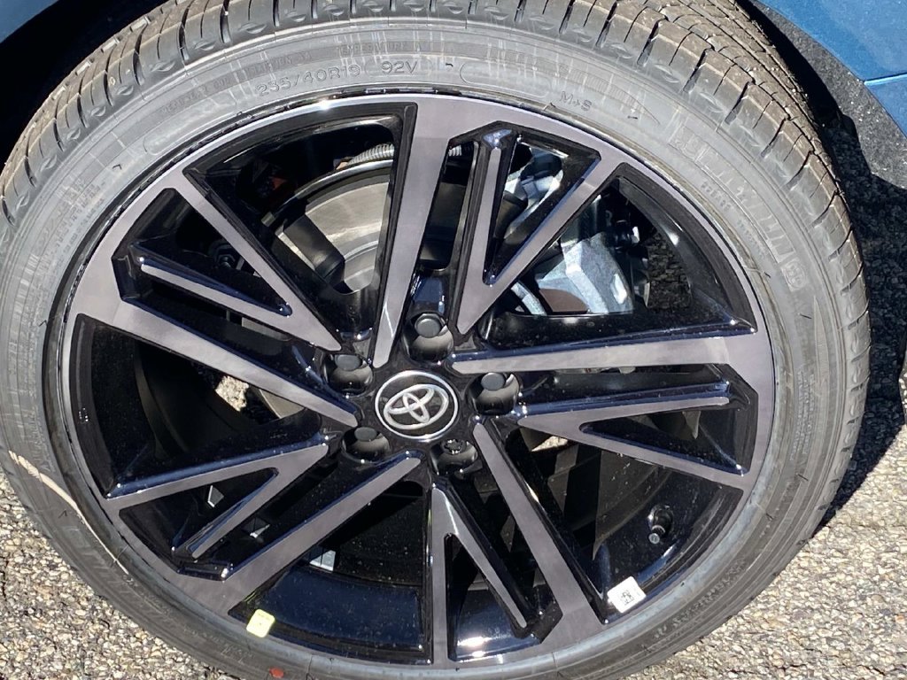 New 2026 Ocean Gem with Midnight Black Metallic roof Toyota XSE image 5
