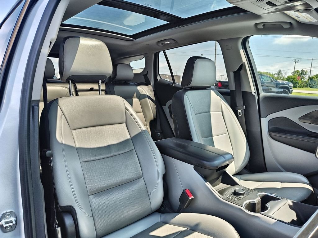Used 2022 Silver GMC SLT image 25