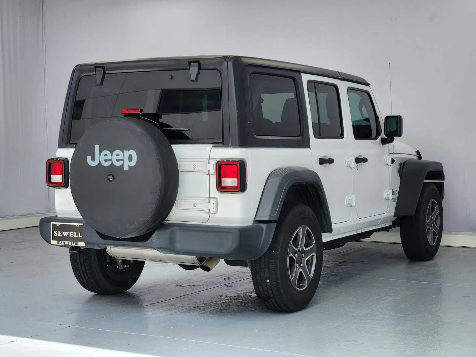 Used 2018 Bright White Clearcoat Jeep Sport S image 5