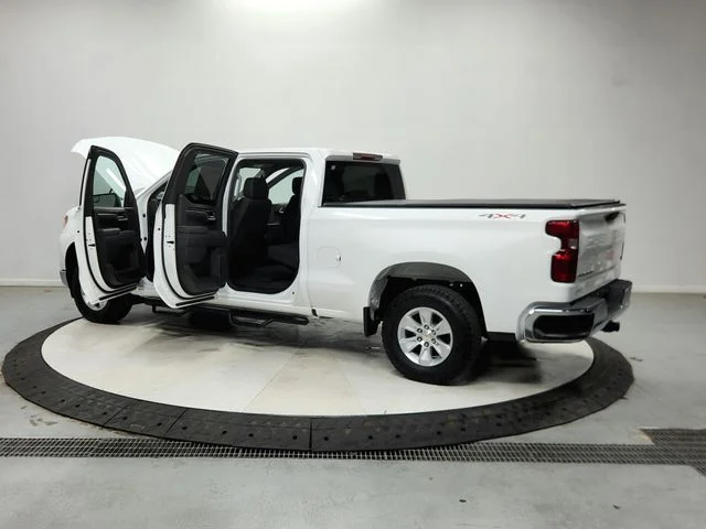 Used 2025 White Chevrolet LT image 14