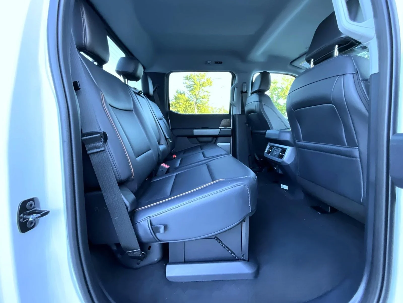 New 2027 White Ford Lariat image 22