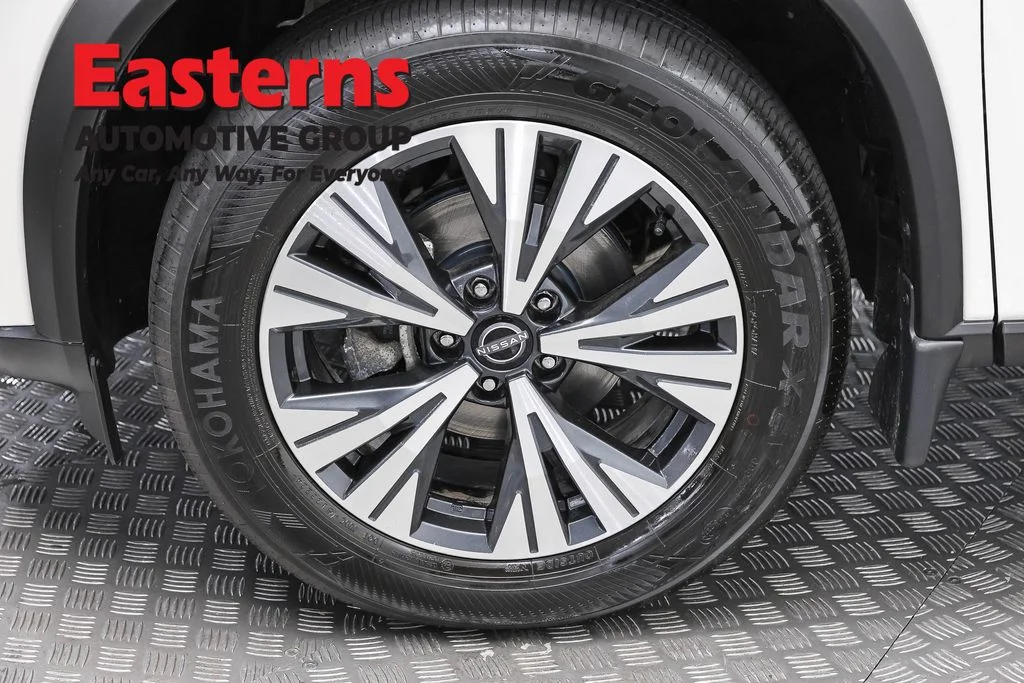 Used 2023 White Nissan SV image 31