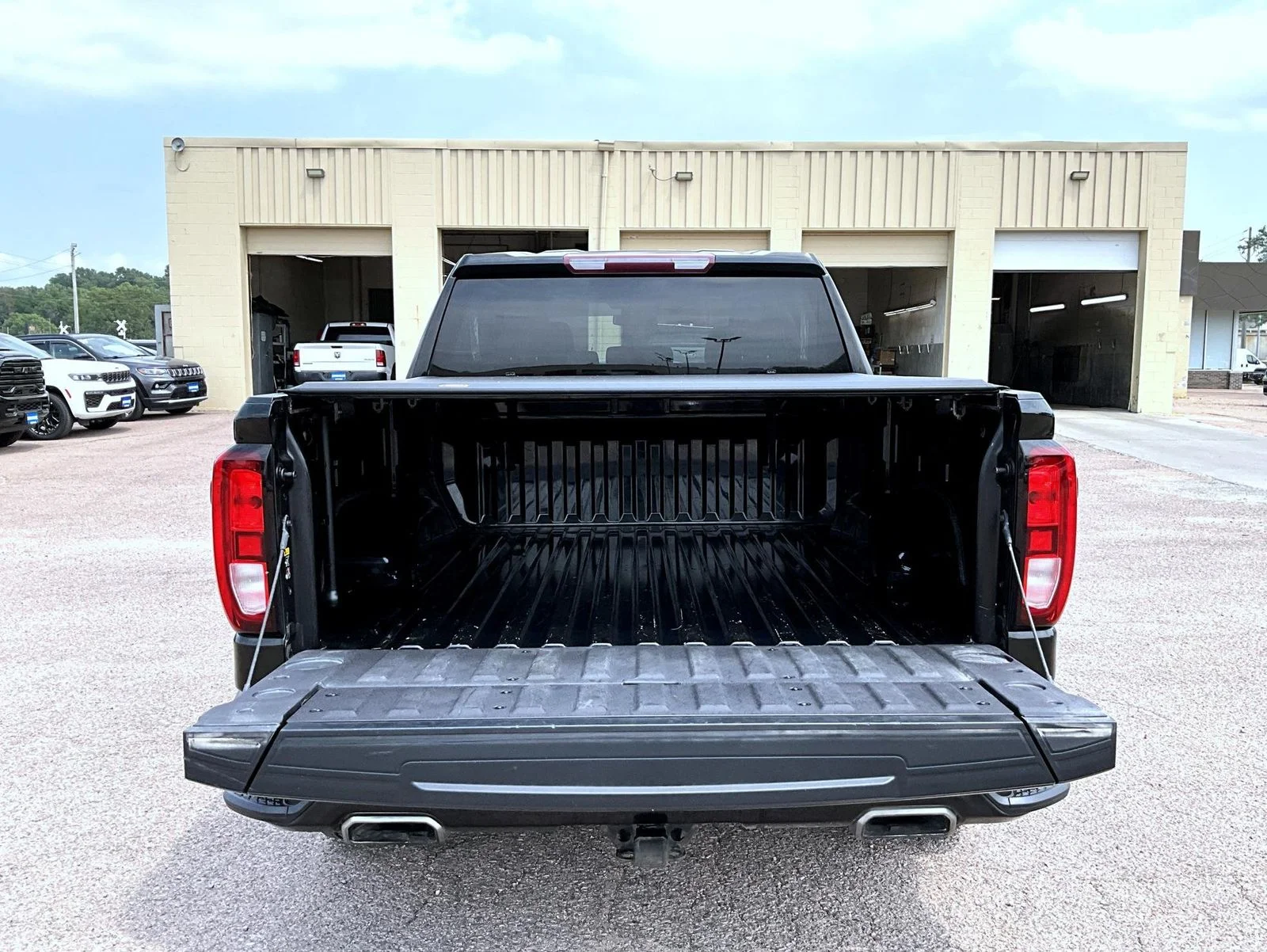 Used 2021 Black GMC Elevation image 9