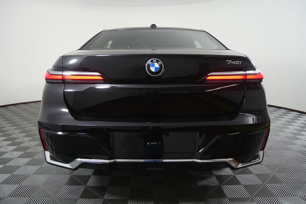 New 2026 Black Sapphire Metallic BMW 740i image 4