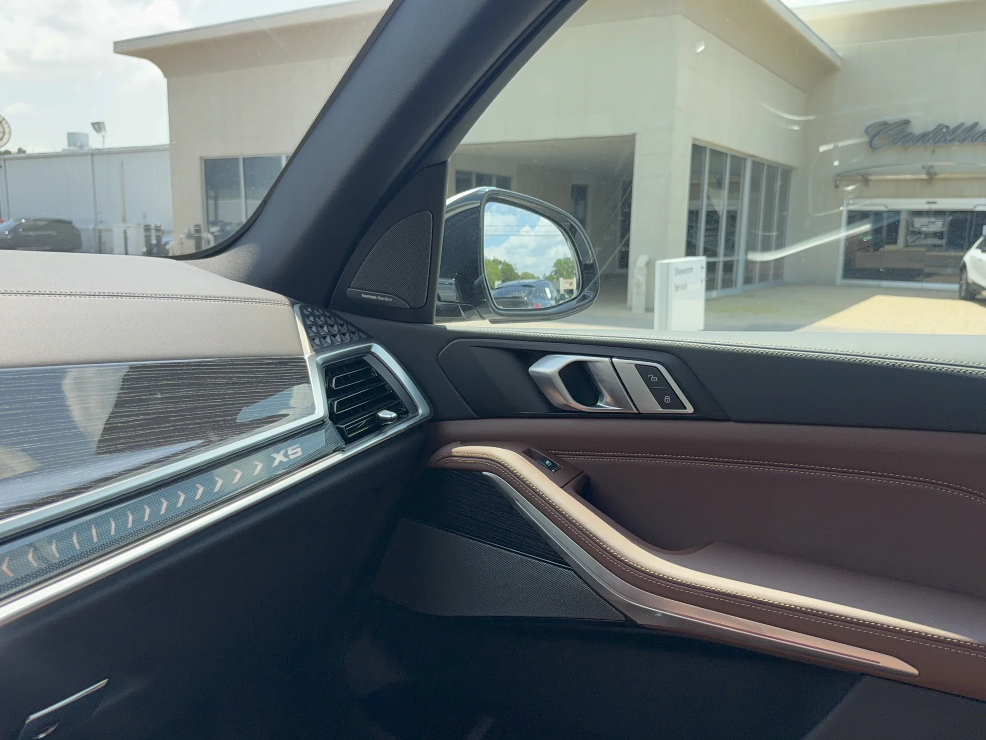 New 2026 Mineral White Metallic BMW xDrive40i image 22
