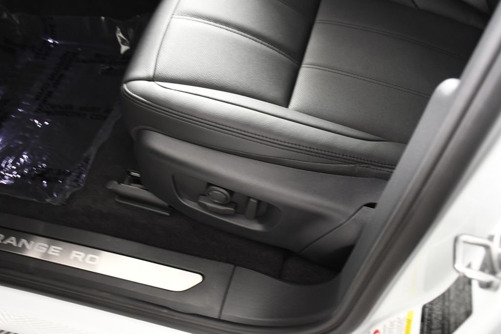 Certified Used 2026 Fuji White Land Rover Dynamic image 16