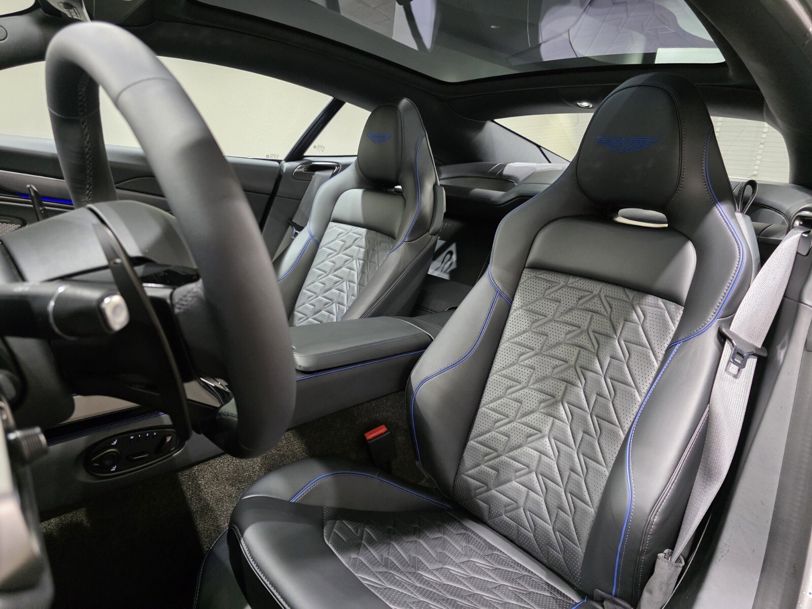 2026 Aston Martin Vanquish Base - Photo 12