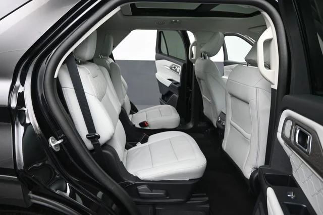 Used 2025 Black Metallic Ford Platinum image 26