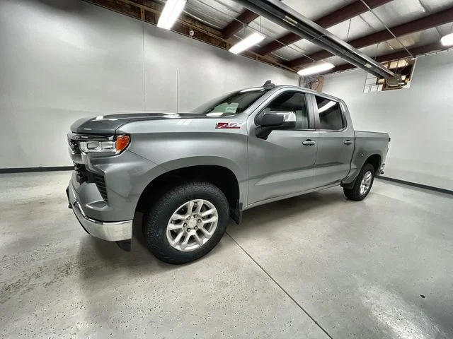 Used 2023 Gray Chevrolet LT image 5