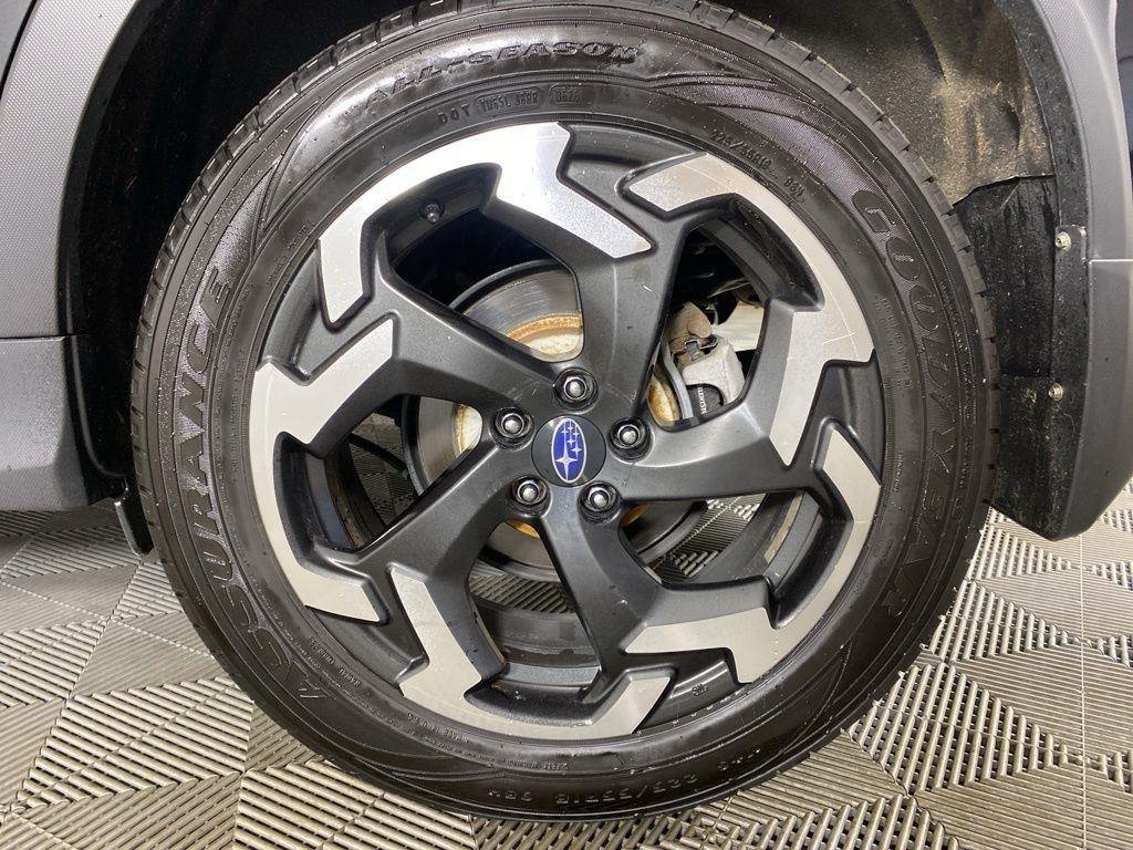 Used 2021 Crystal Black Silica Subaru Limited image 9