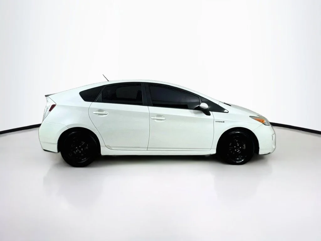 Used 2015 Blizzard Pearl Toyota Two image 8