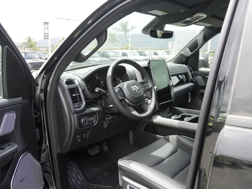 New 2026 Diamond Black Crystal Pearl-Coat Exterior Paint RAM Laramie image 23