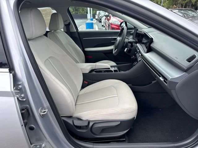 Used 2025 Silver Hyundai SEL image 23