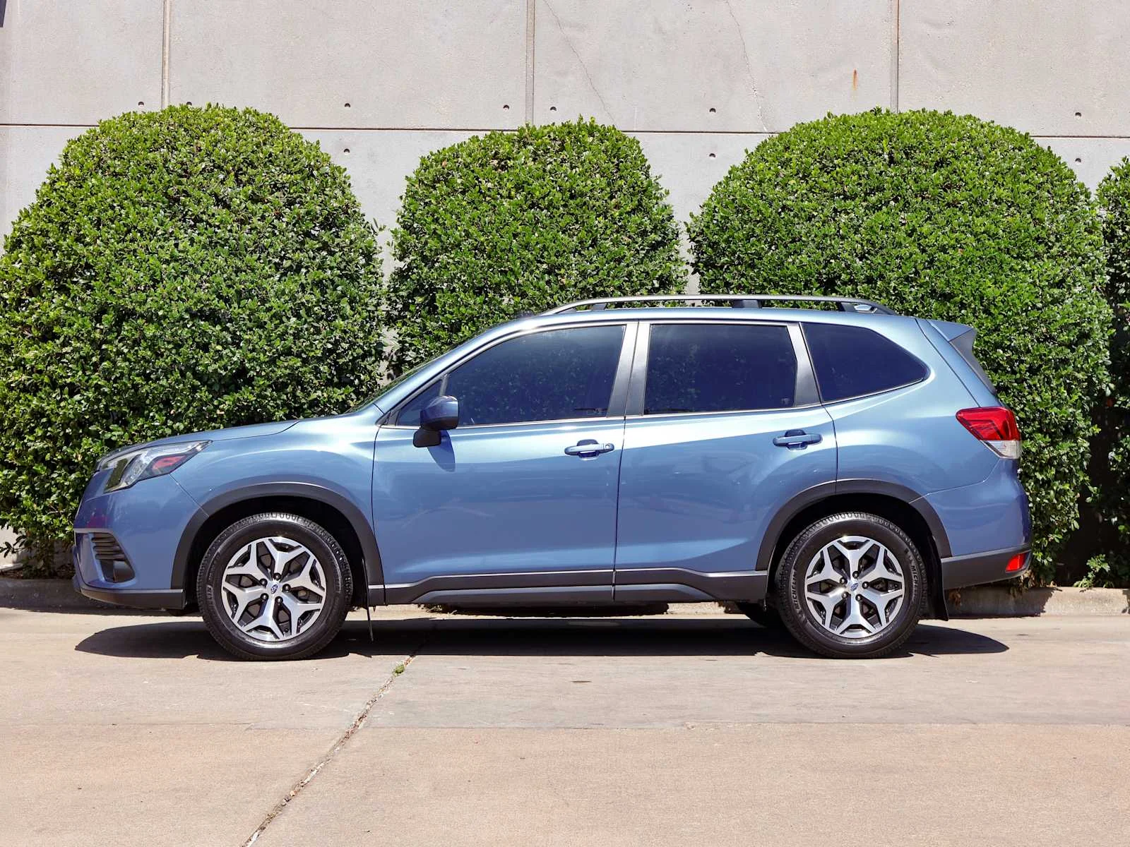 Used 2023 Horizon Blue Pearl Subaru Premium image 5