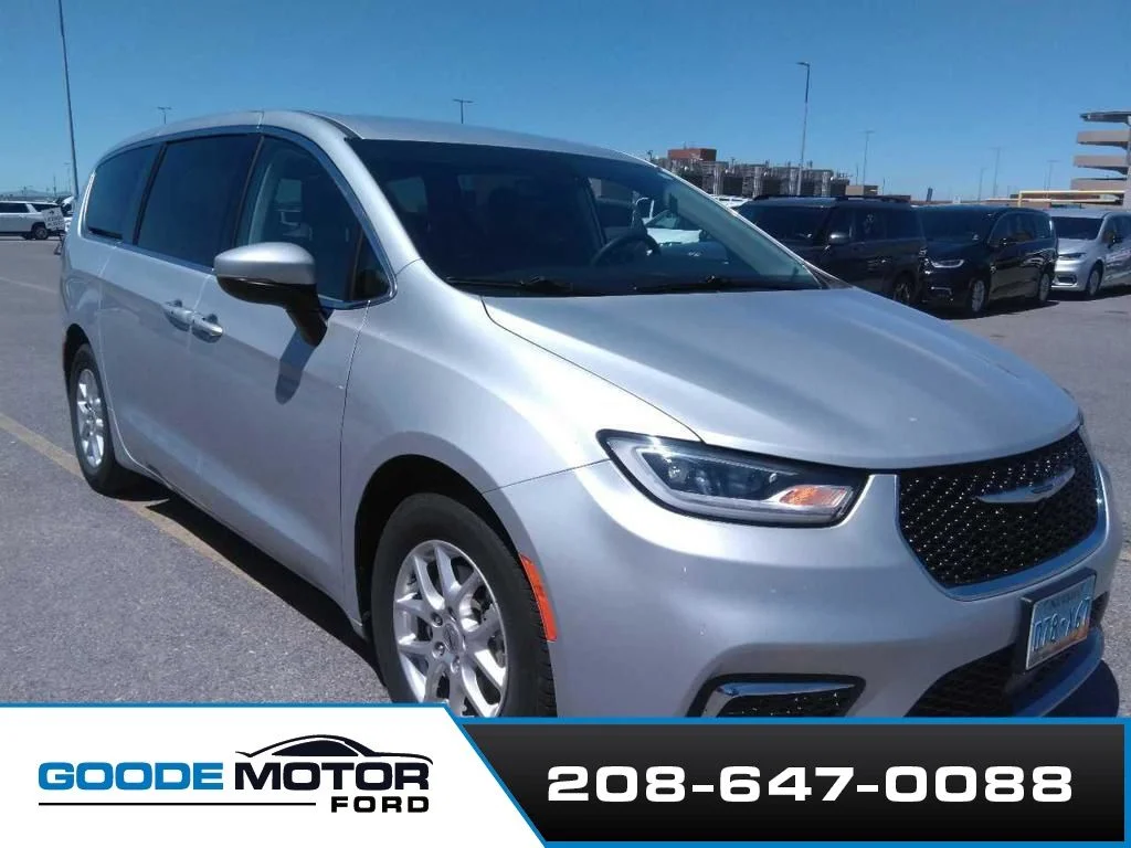 2023 Chrysler Pacifica's photo