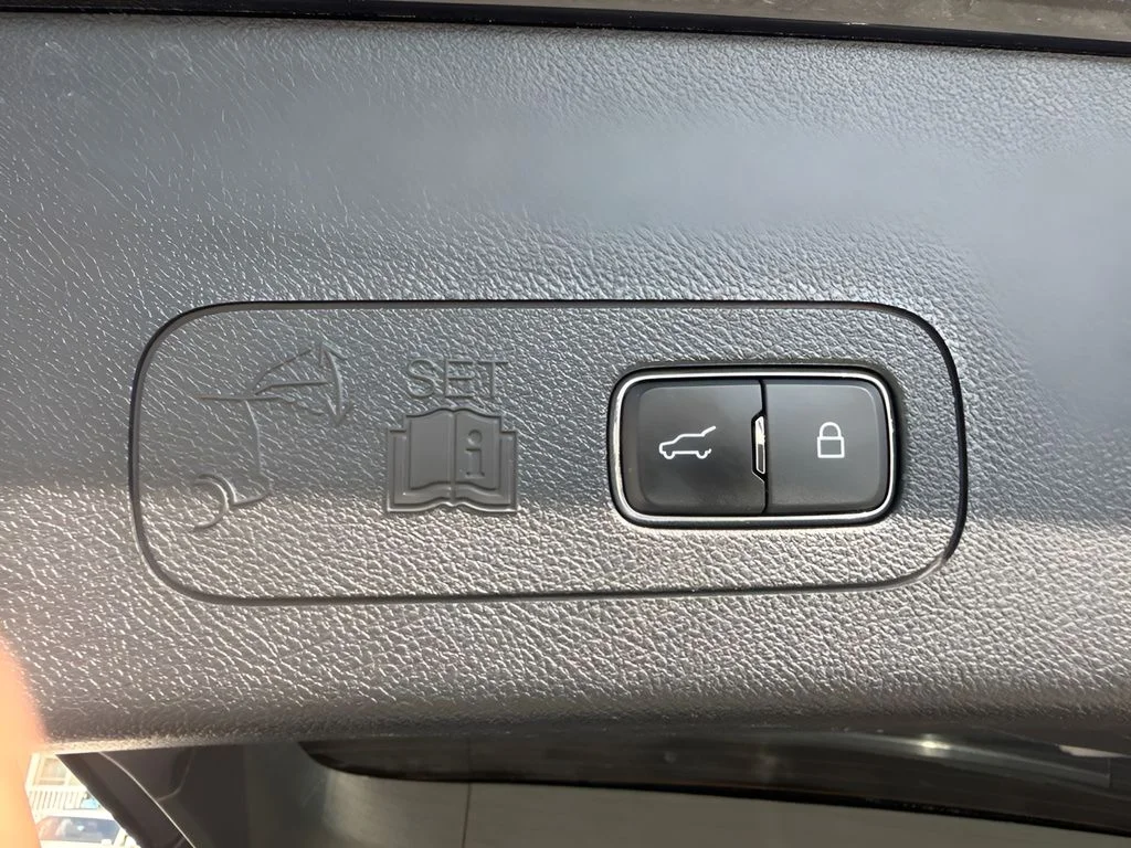 Used 2021 Black Lincoln Grand Touring image 26