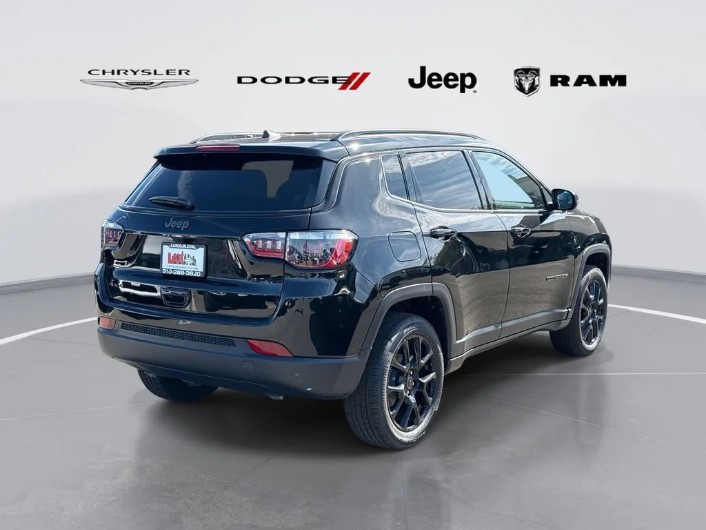 New 2026 Diamond Black Crystal Pearlcoat Jeep Latitude image 3