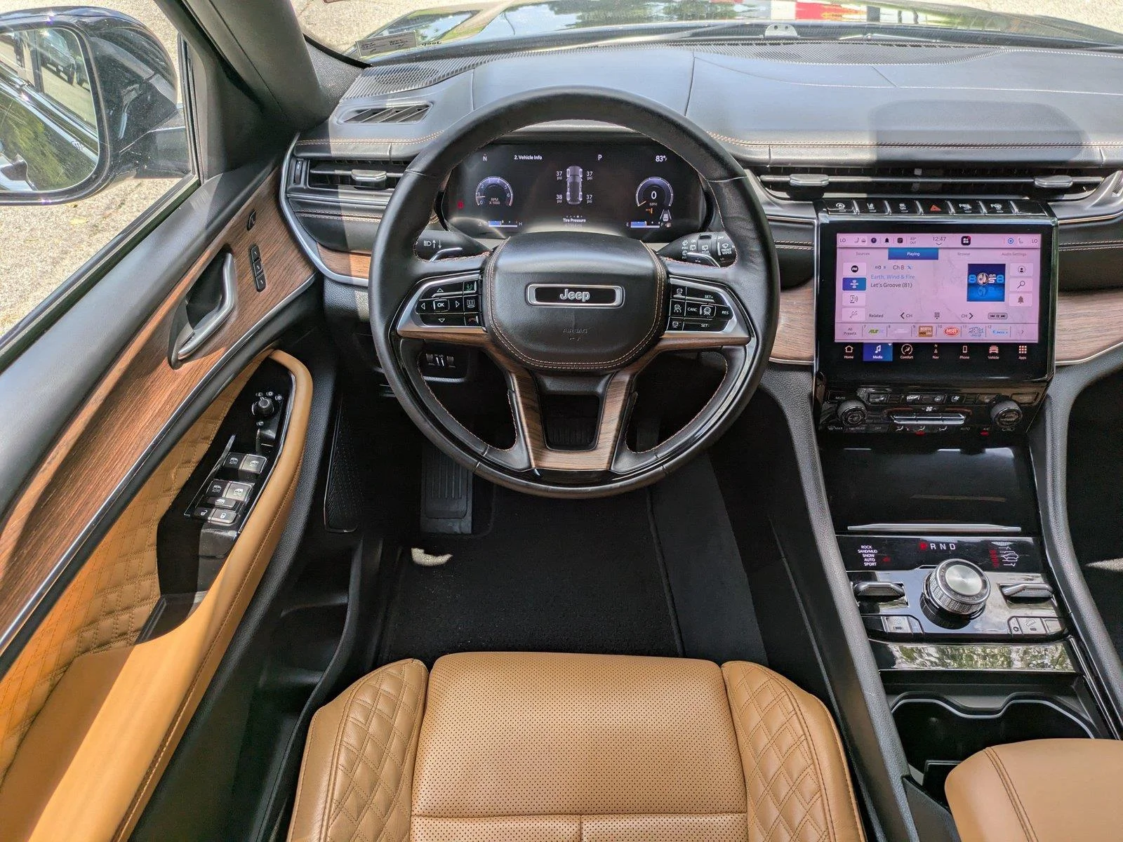 Used 2023 Diamond Black Crystal Pearlcoat Jeep Summit image 16