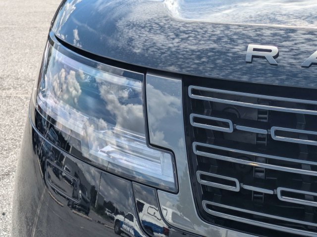 New 2027 Santorini Black Land Rover SE image 10